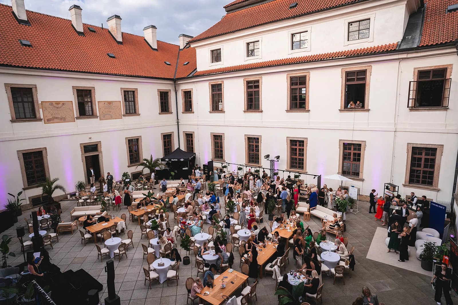 Forbes Women's Gala 2026 – open-air gala dinner in the courtyard of Brevnov Monastery for 183 guests