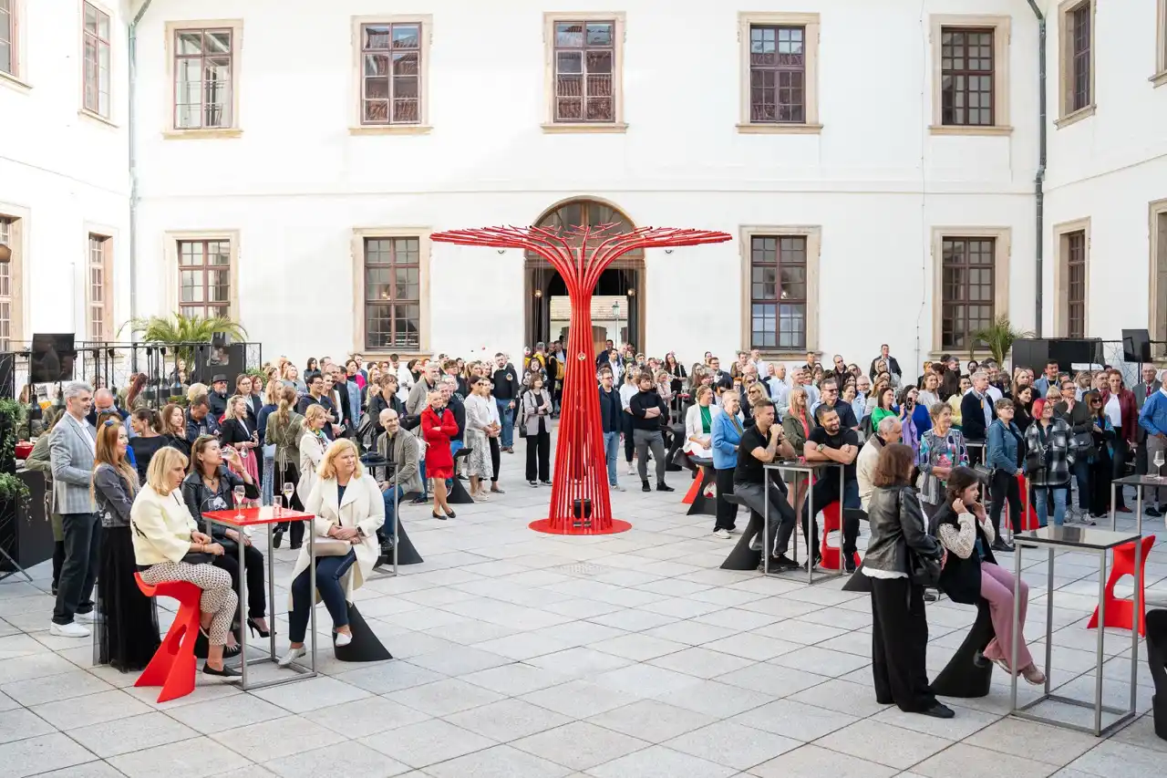 Firemní event na nádvoří Břevnovského kláštera